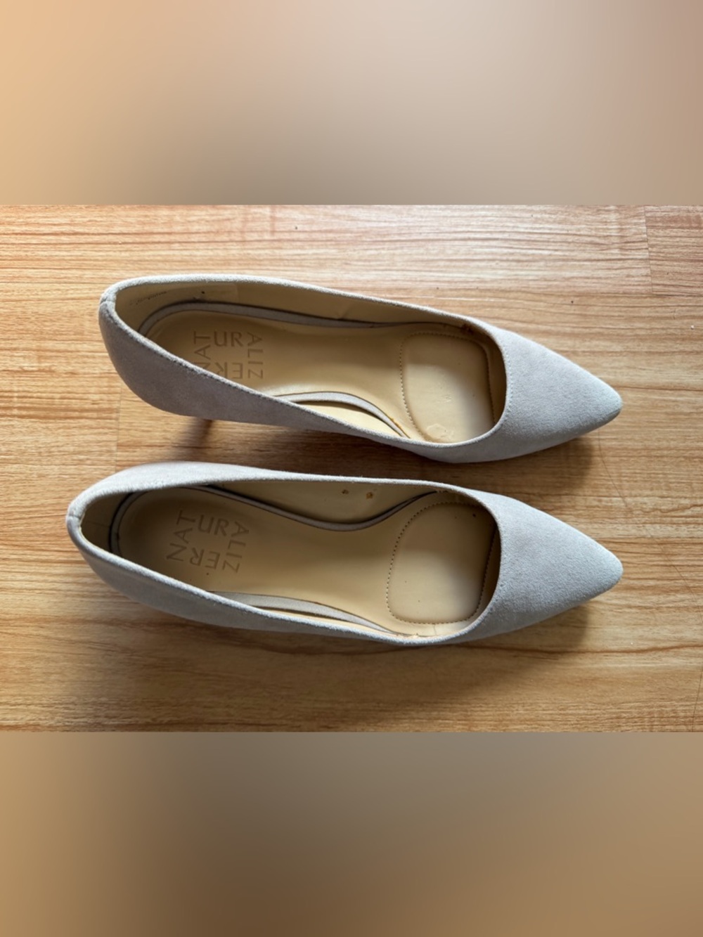 Naturalizer Pointed Toe Flats in Light beige Suede